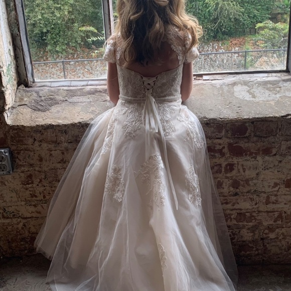 Size 6 David’s Bridal flower girl dress - Picture 2 of 3